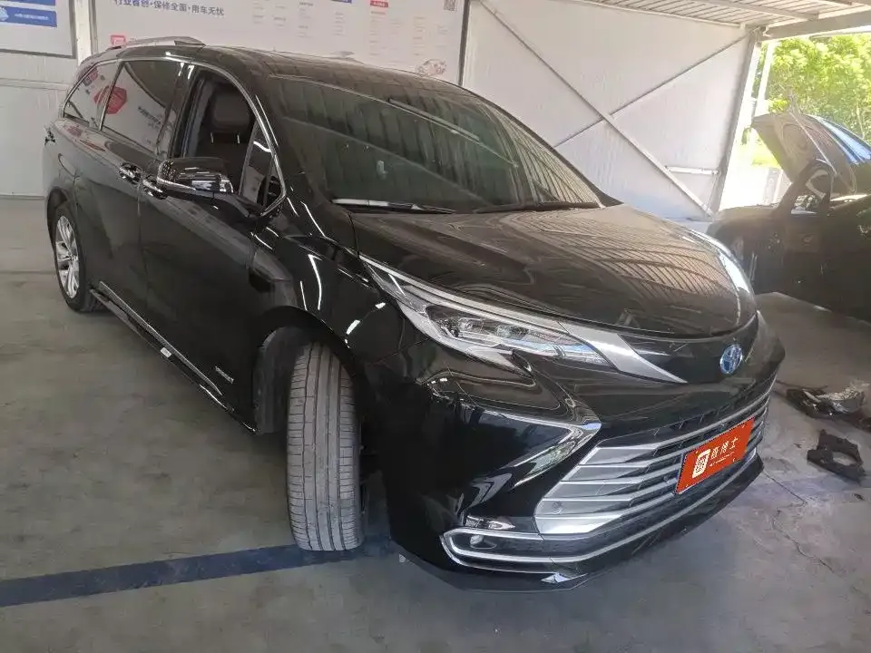 Toyota Sienna — фото 5