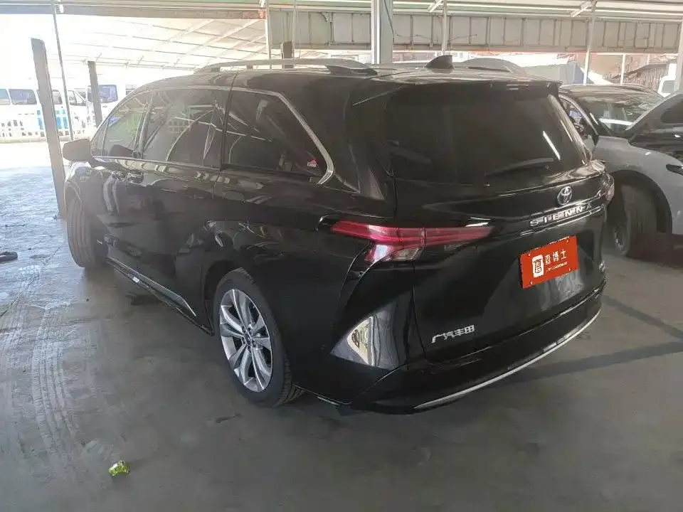 Toyota Sienna — фото 8