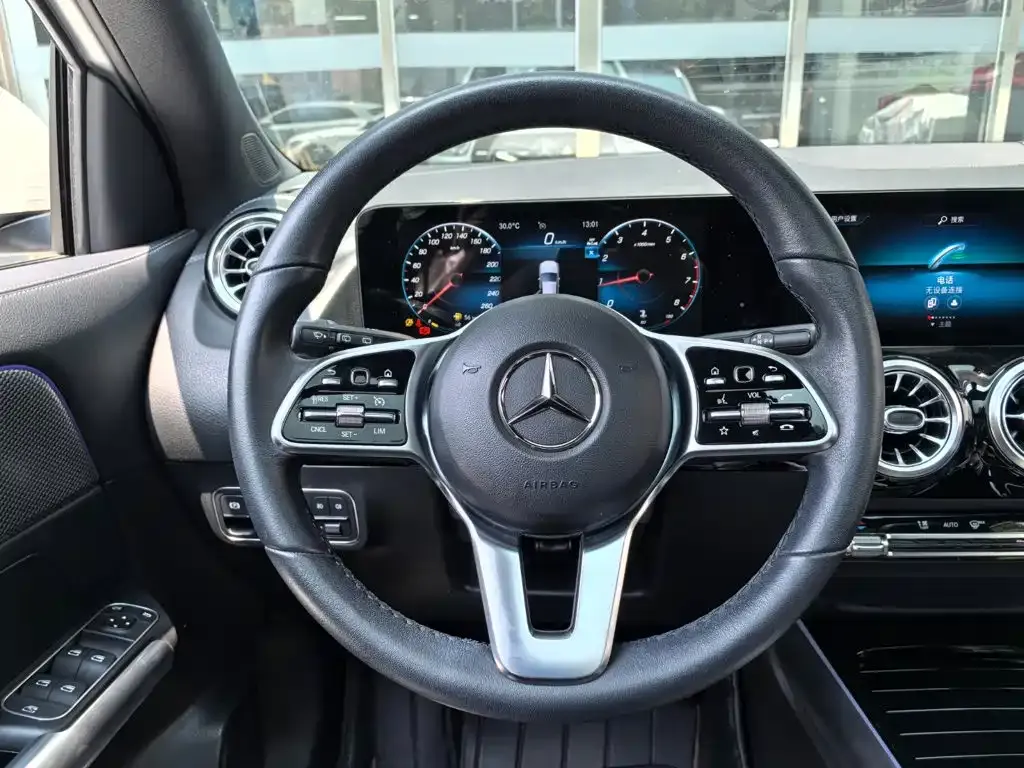 Mercedes-Benz GLA — фото 6