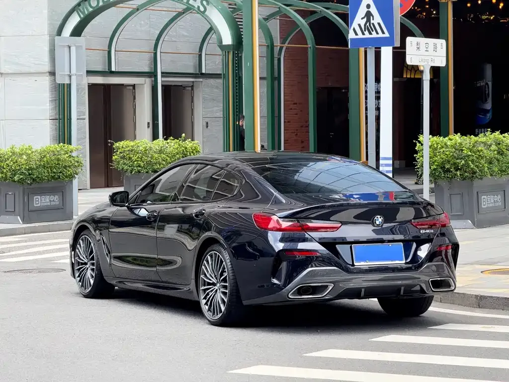 BMW 8 Series — фото 4