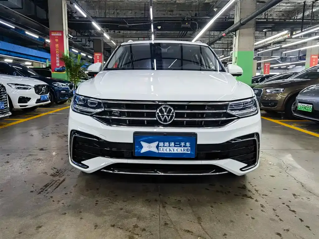Volkswagen Tiguan L — фото 9