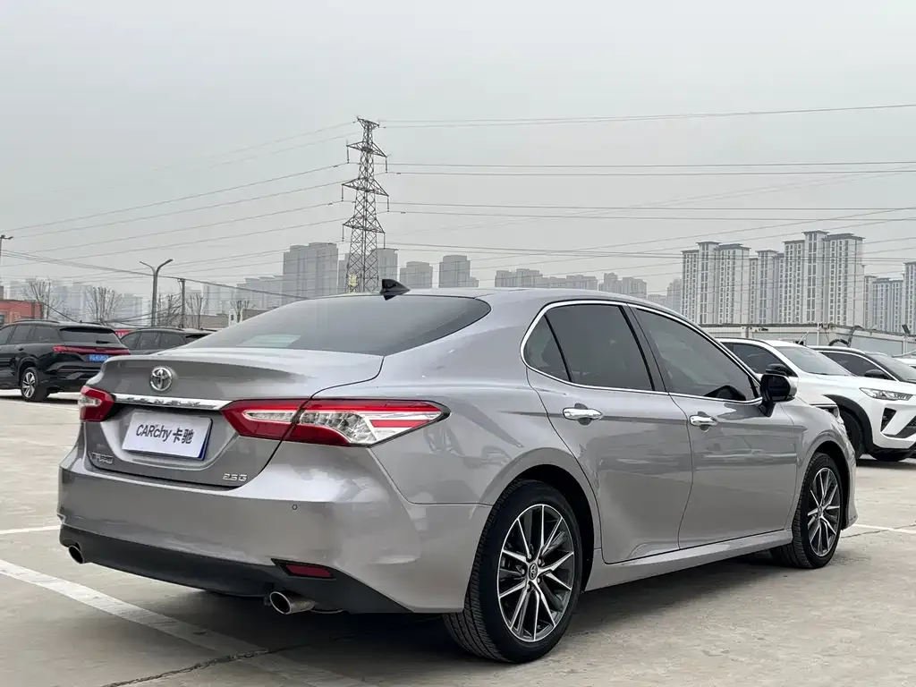 Toyota Camry — фото 4