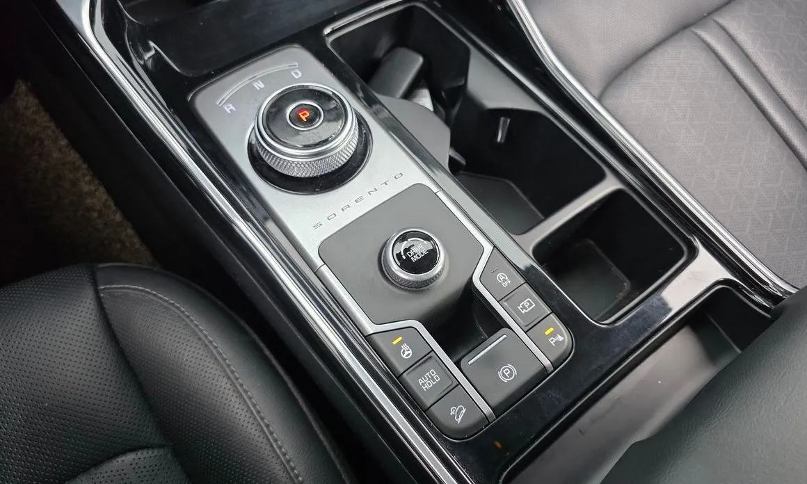 Kia Sorento — фото 7