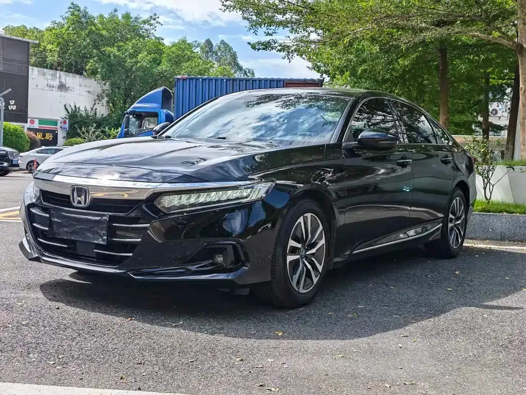 Honda Accord — фото 1