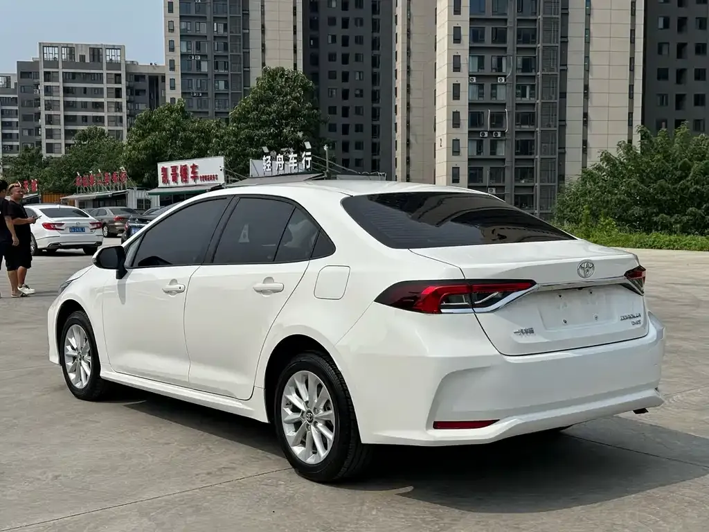 Toyota Corolla — фото 7