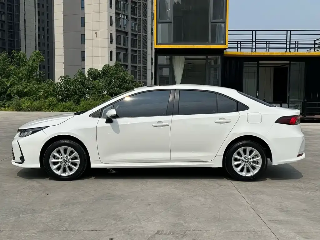 Toyota Corolla — фото 4