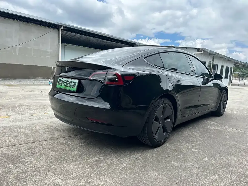 Tesla Model 3 — фото 8