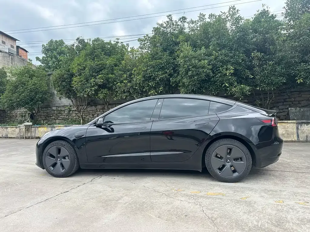 Tesla Model 3 — фото 7