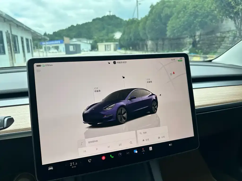 Tesla Model 3 — фото 2