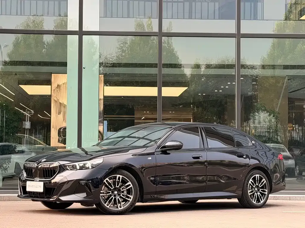 BMW 5 Series — фото 1