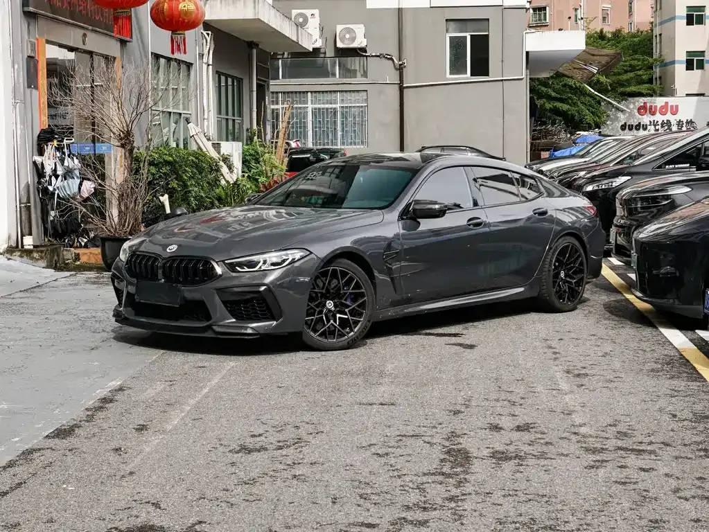 BMW M8 — фото 1