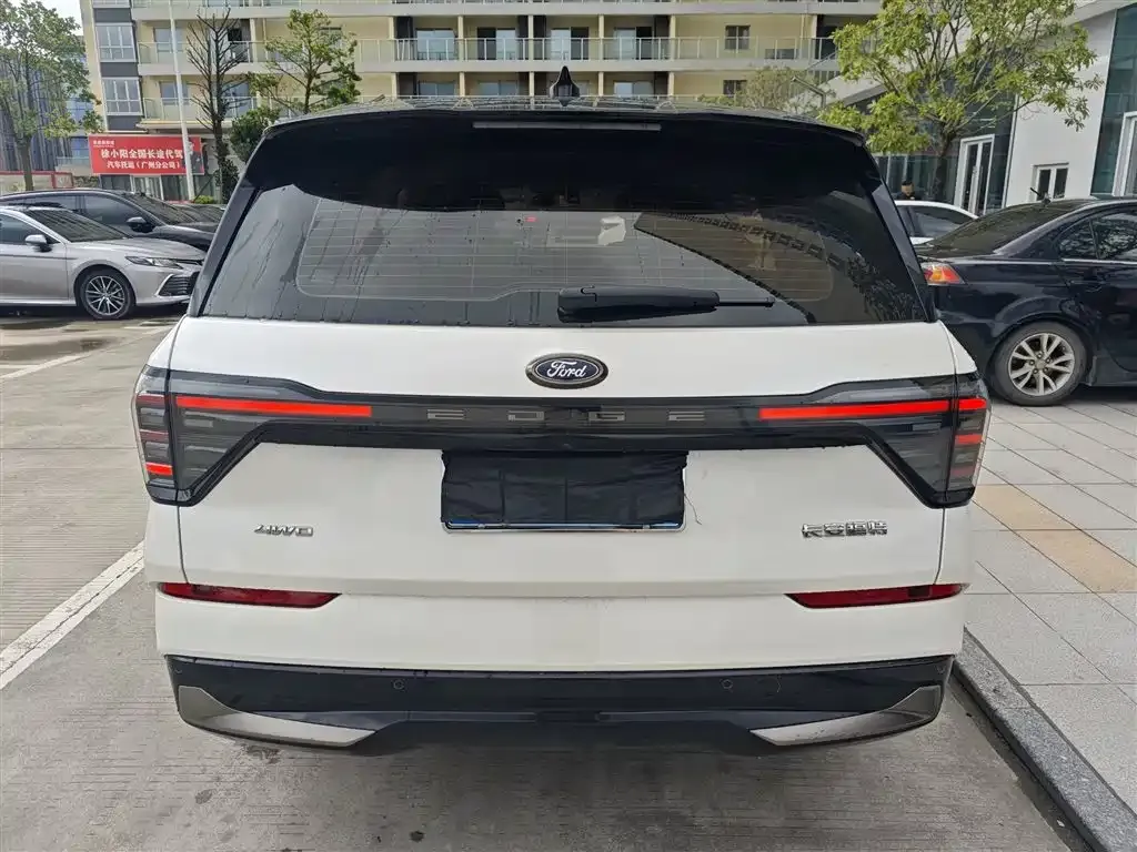 Ford Edge — фото 9