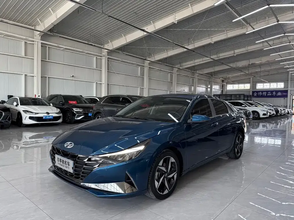 Hyundai Elantra — фото 1