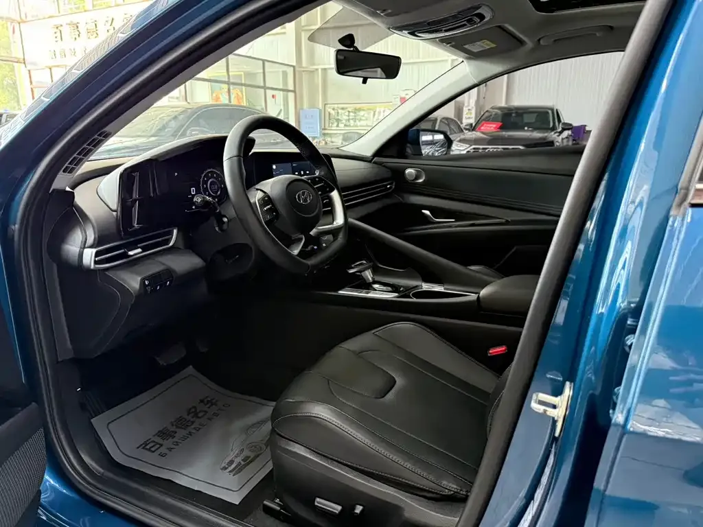 Hyundai Elantra — фото 8