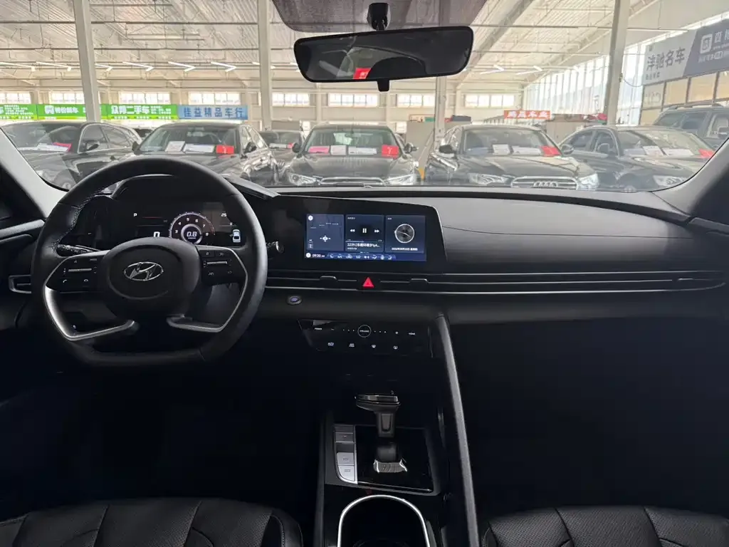 Hyundai Elantra — фото 3
