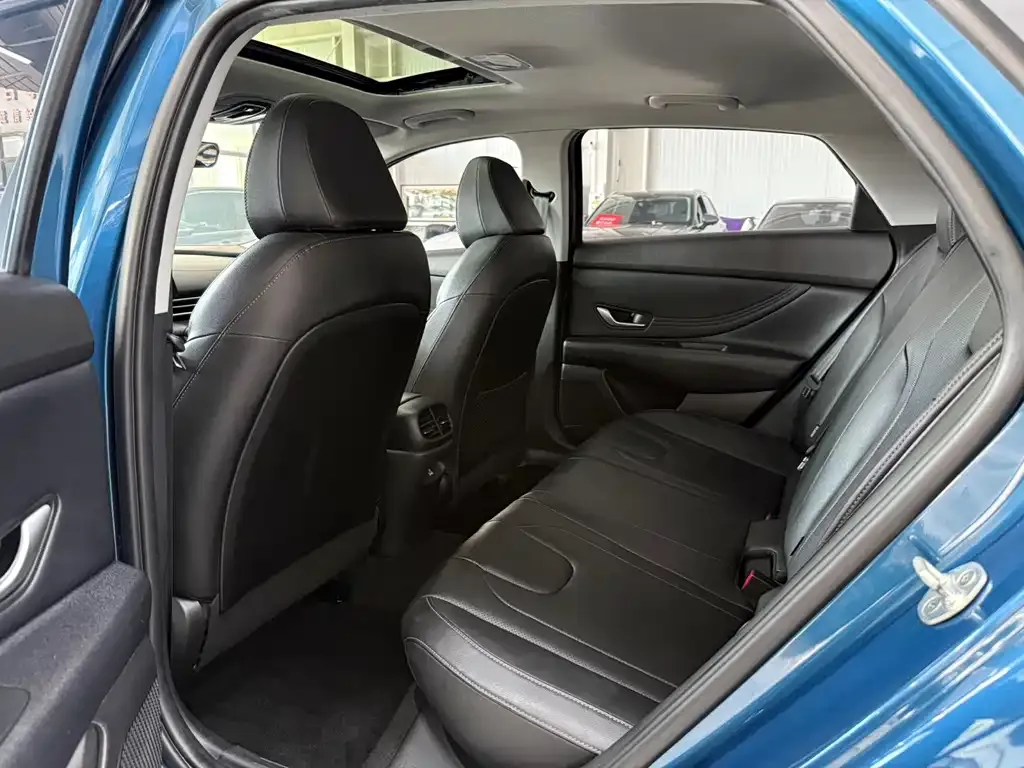 Hyundai Elantra — фото 5