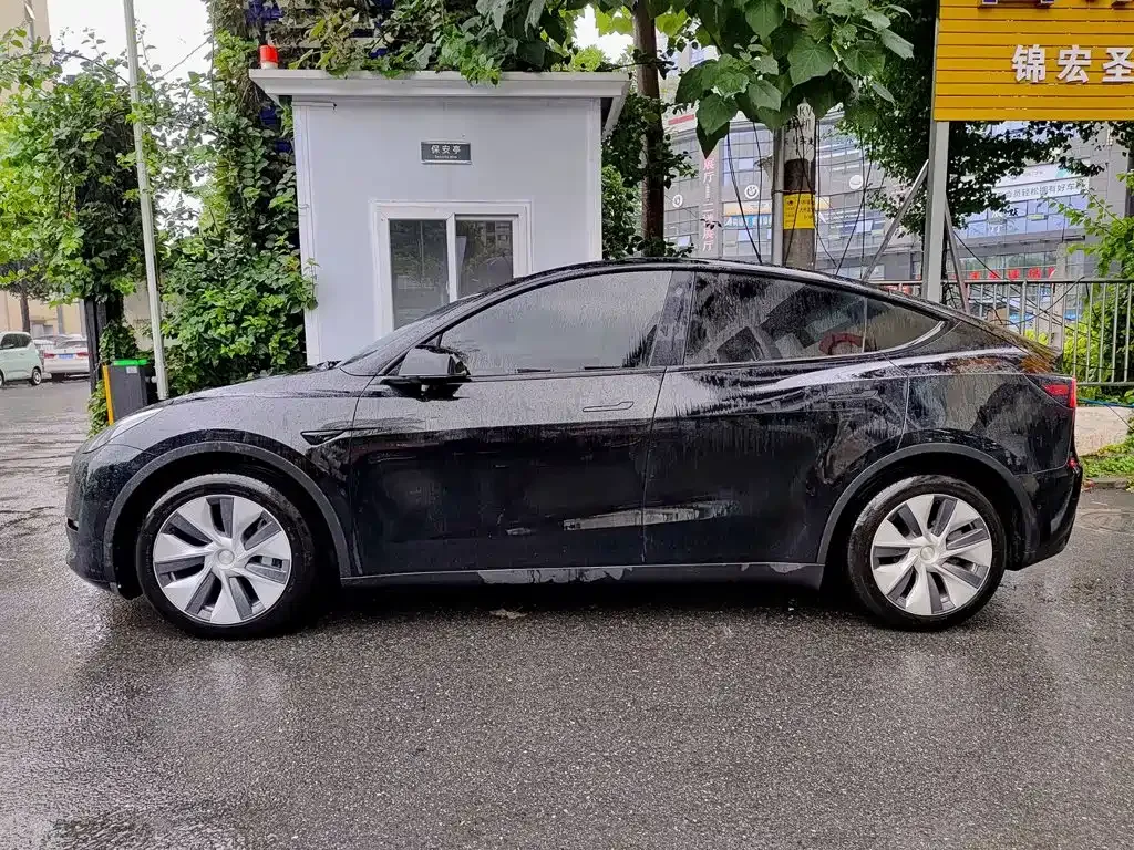 Tesla Model Y — фото 5