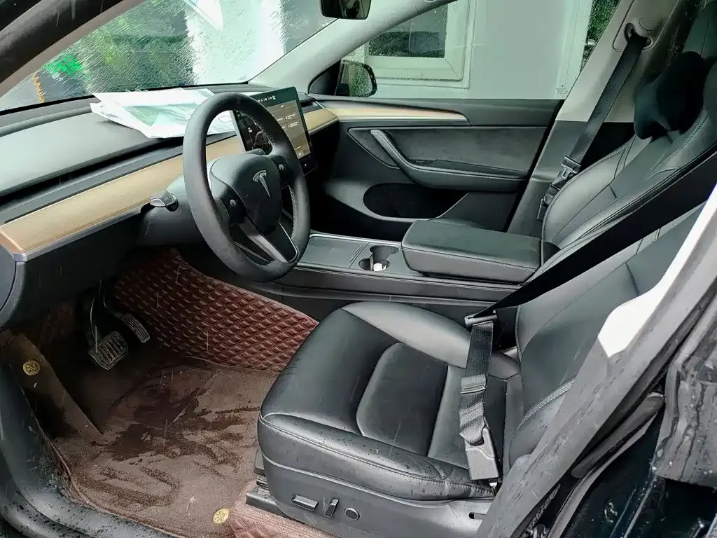 Tesla Model Y — фото 4