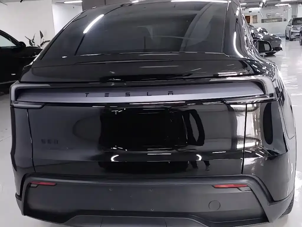 Tesla Model Y L — фото 9