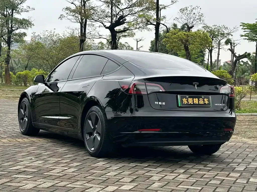 Tesla Model 3 — фото 5