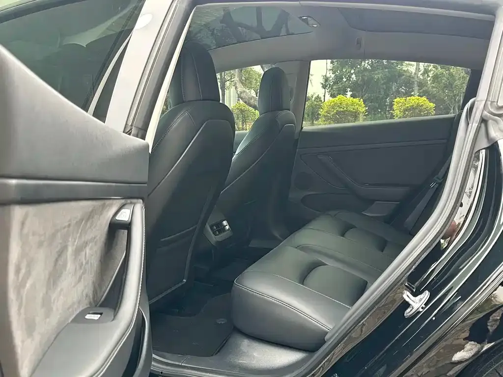 Tesla Model 3 — фото 3