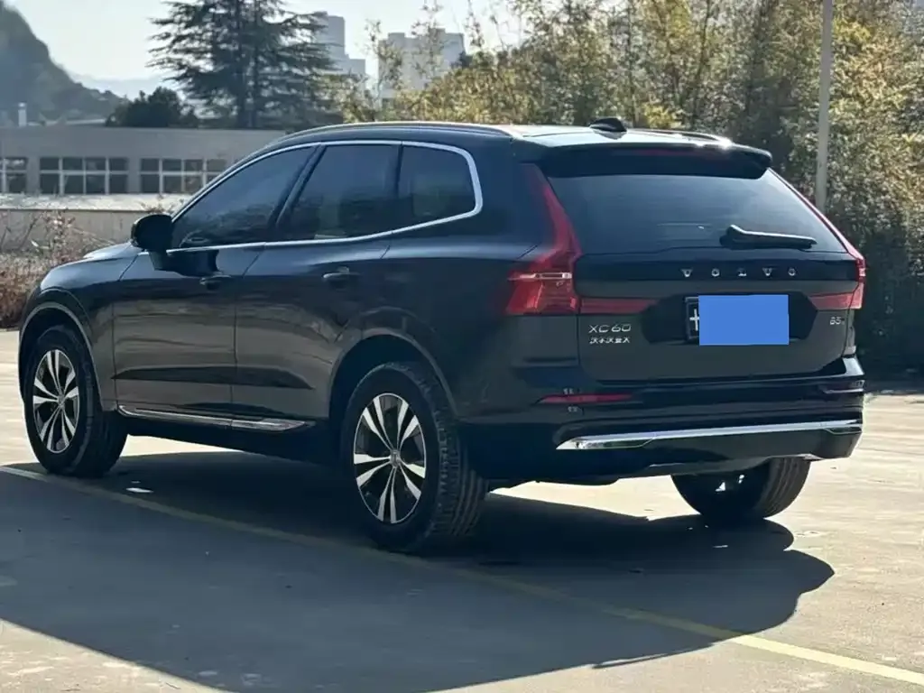 Volvo XC60 — фото 6