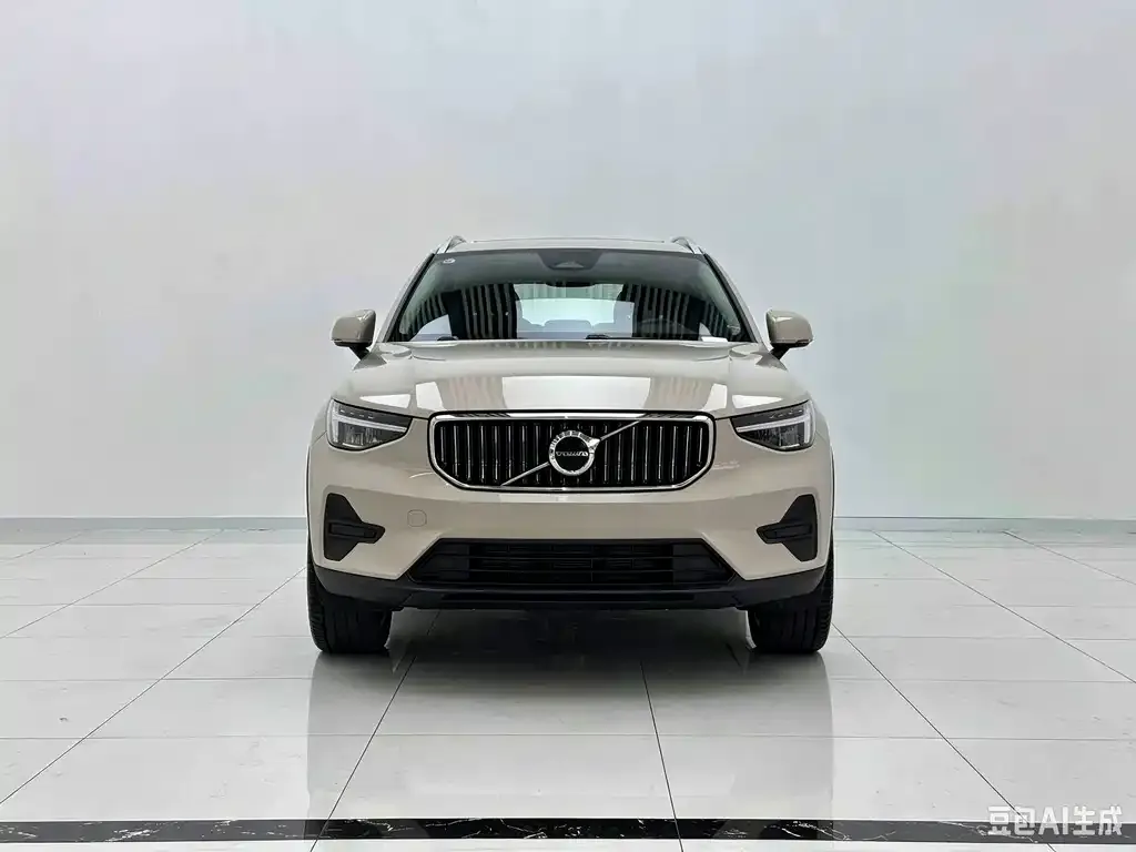 Volvo XC40 — фото 8