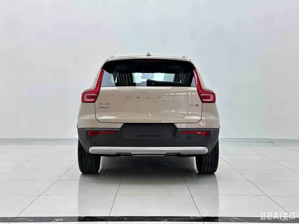Volvo XC40 — фото 5