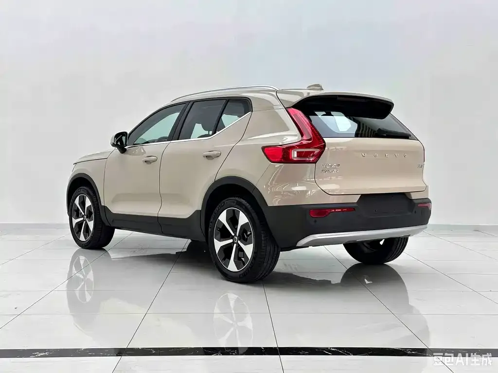 Volvo XC40 — фото 2