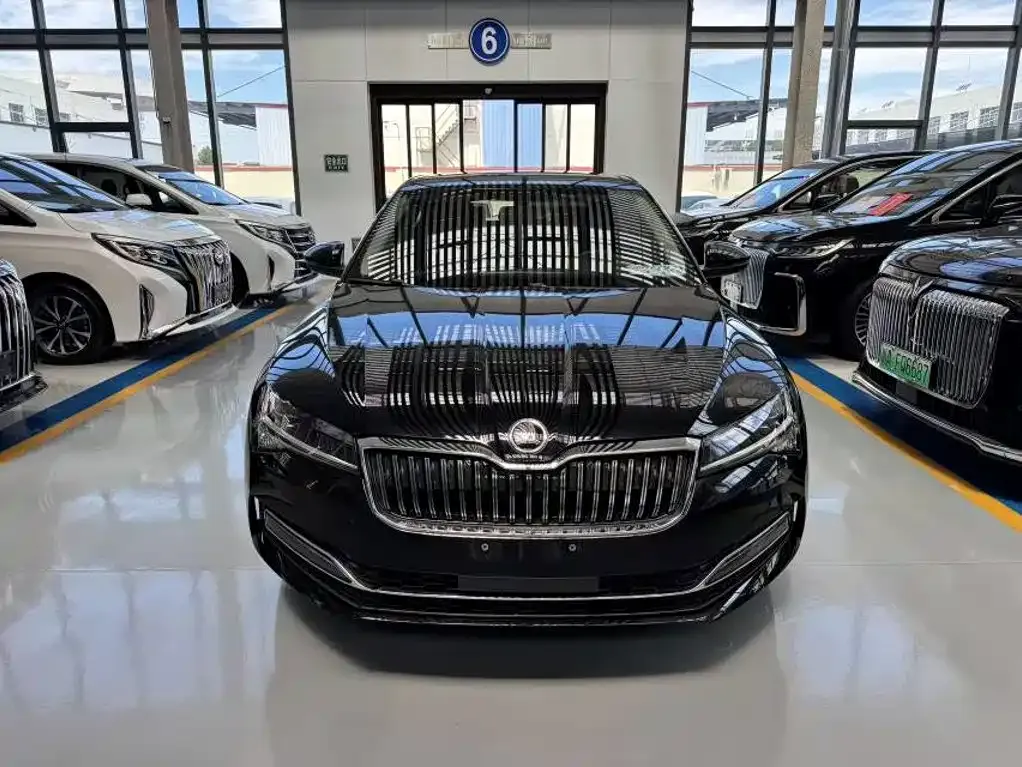 Skoda Superb — фото 9