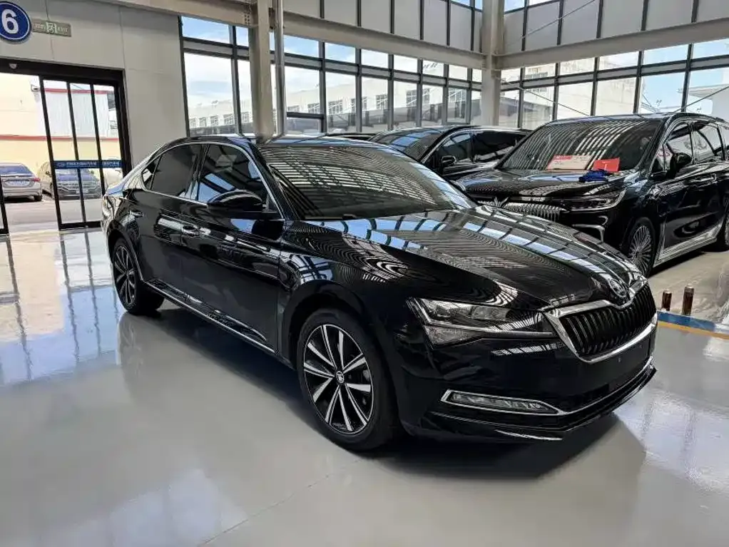 Skoda Superb — фото 5