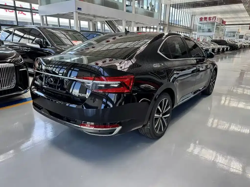 Skoda Superb — фото 3
