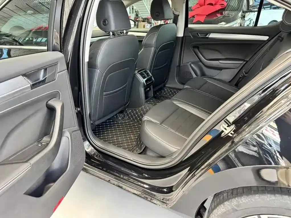 Skoda Superb — фото 4
