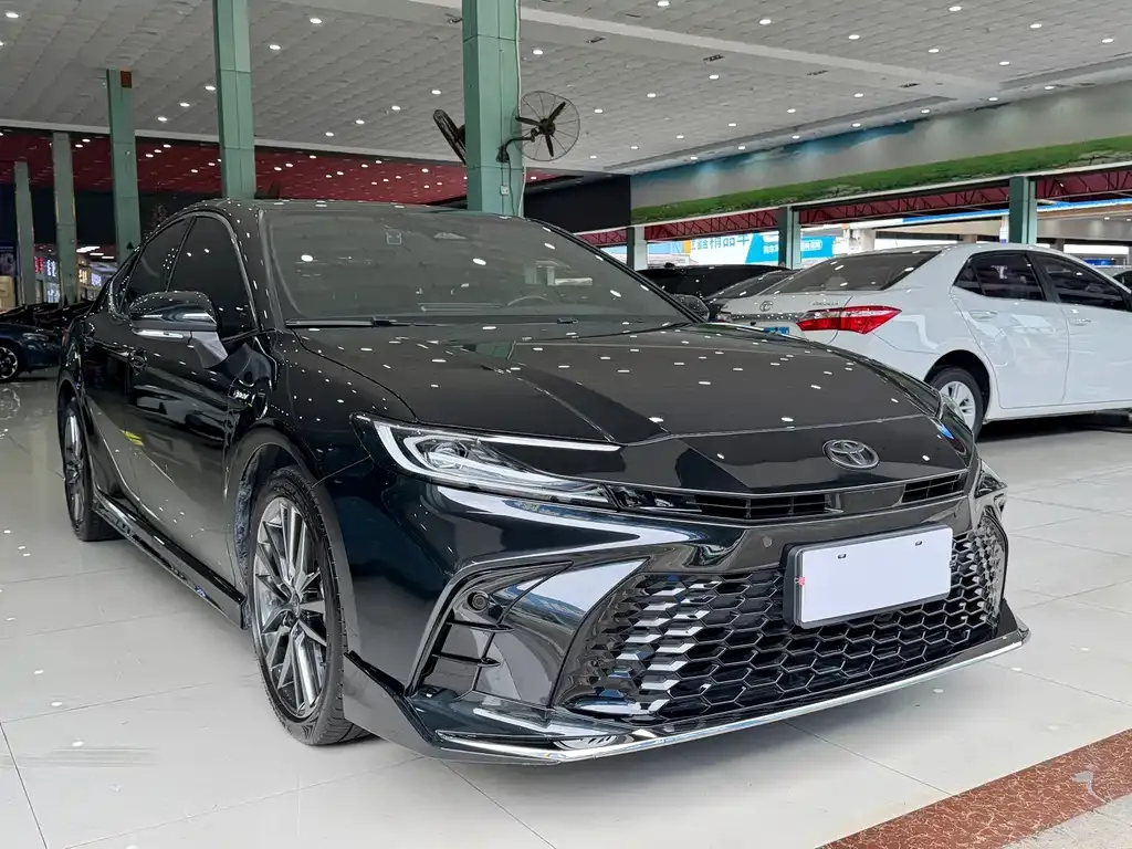 Toyota Camry — фото 5