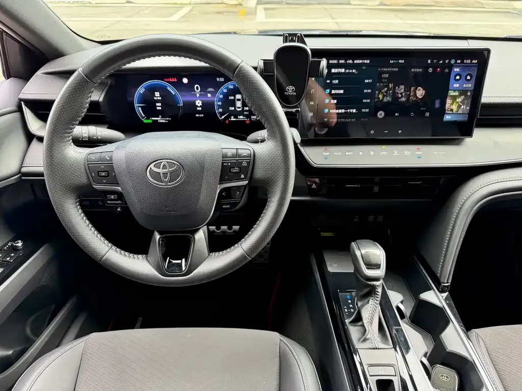 Toyota Camry — фото 6