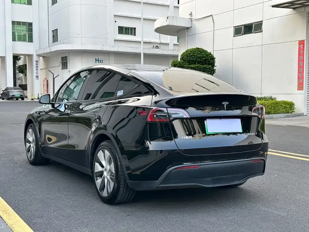 Tesla Model Y — фото 7