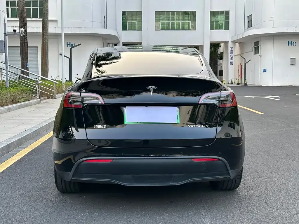 Tesla Model Y — фото 4