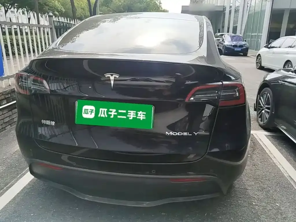 Tesla Model Y — фото 4