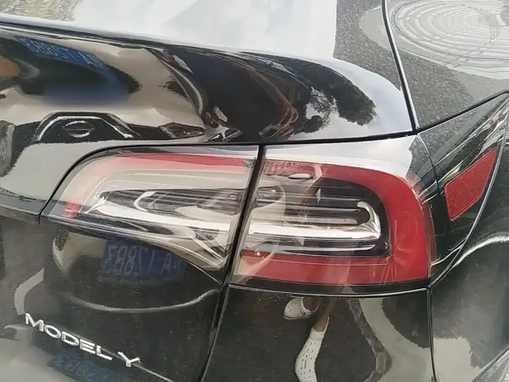Tesla Model Y — фото 5