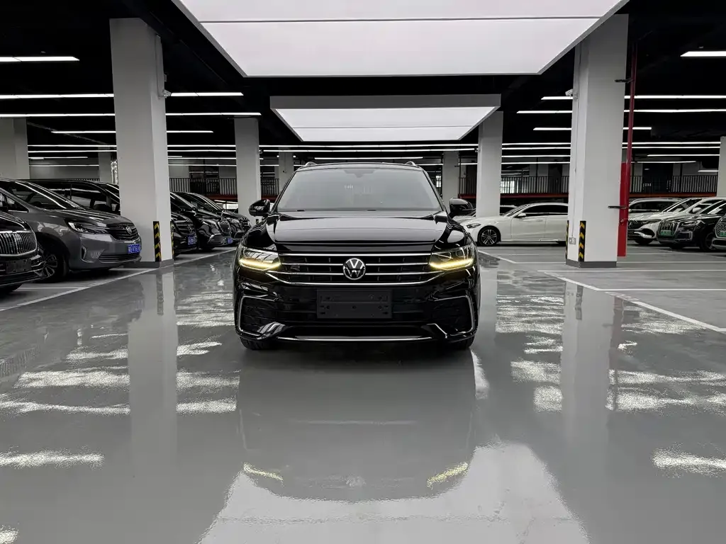 Volkswagen Tiguan L — фото 2