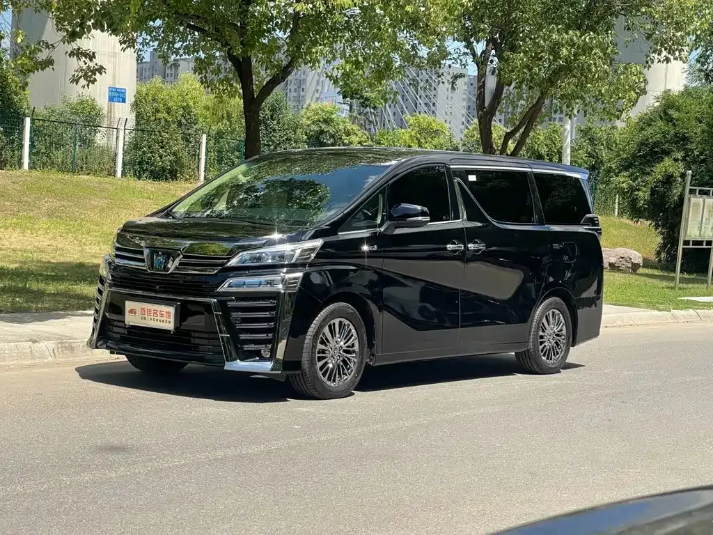 Toyota Vellfire — фото 1