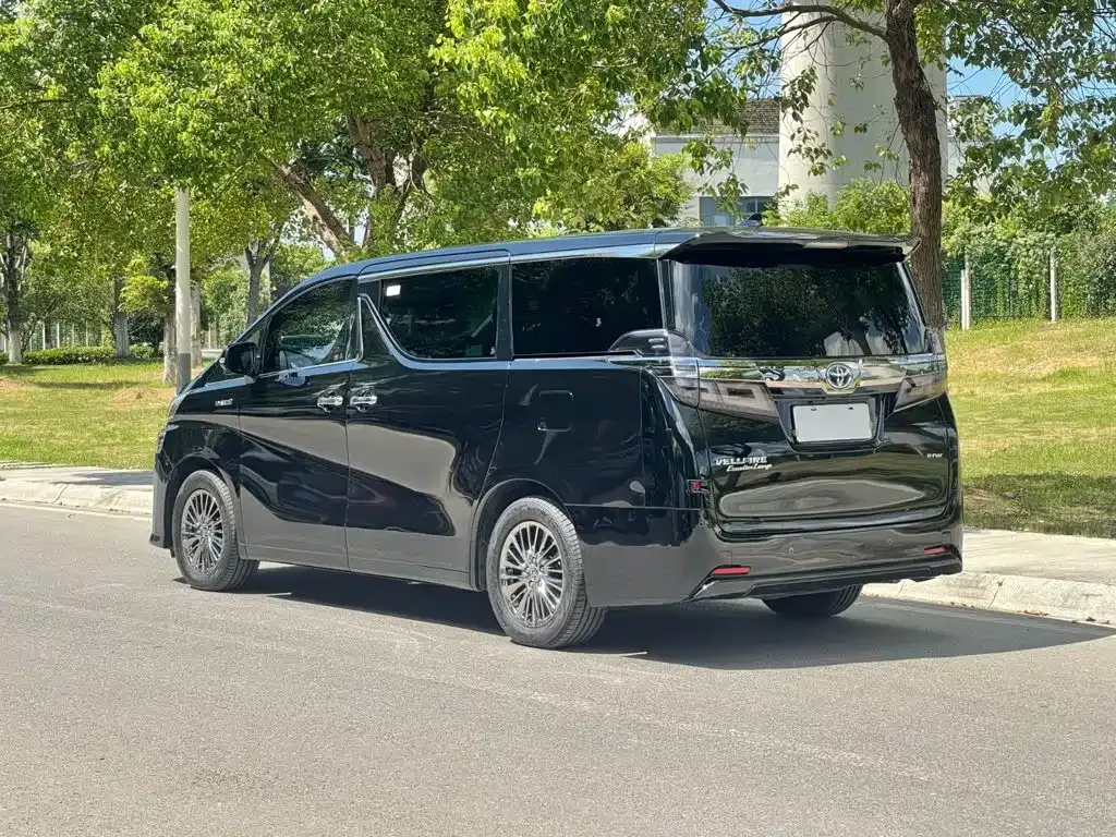 Toyota Vellfire — фото 2