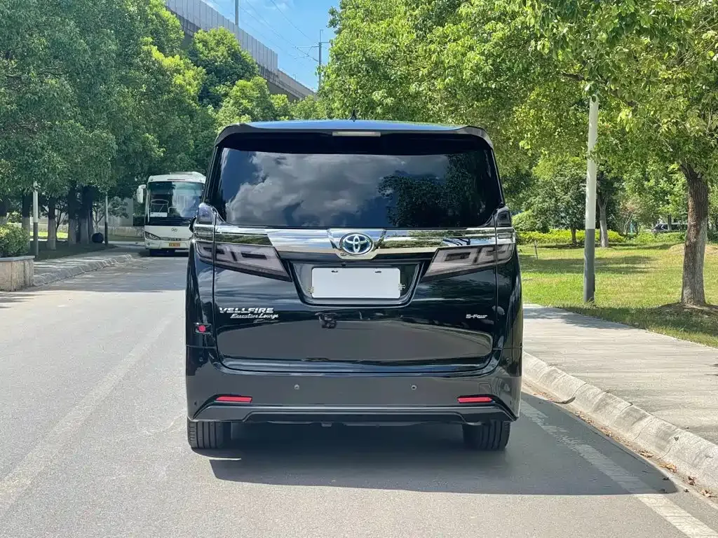 Toyota Vellfire — фото 5