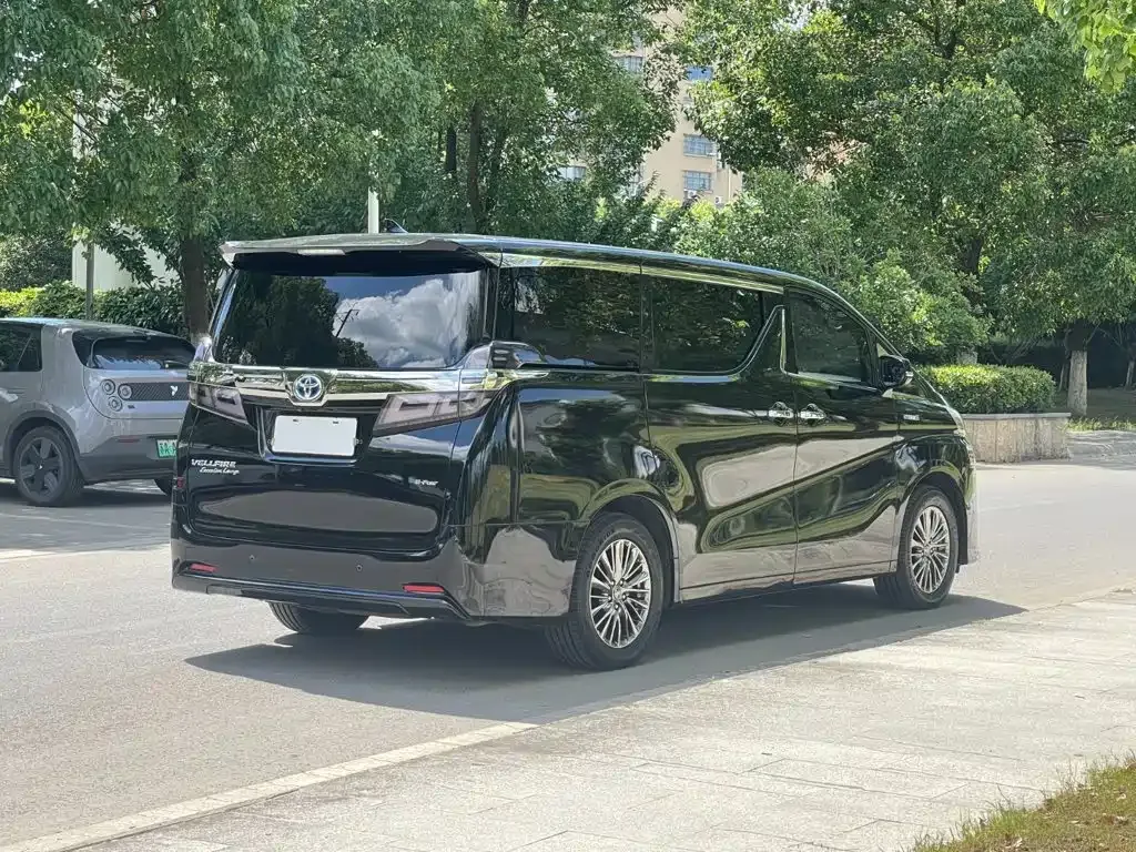 Toyota Vellfire — фото 4