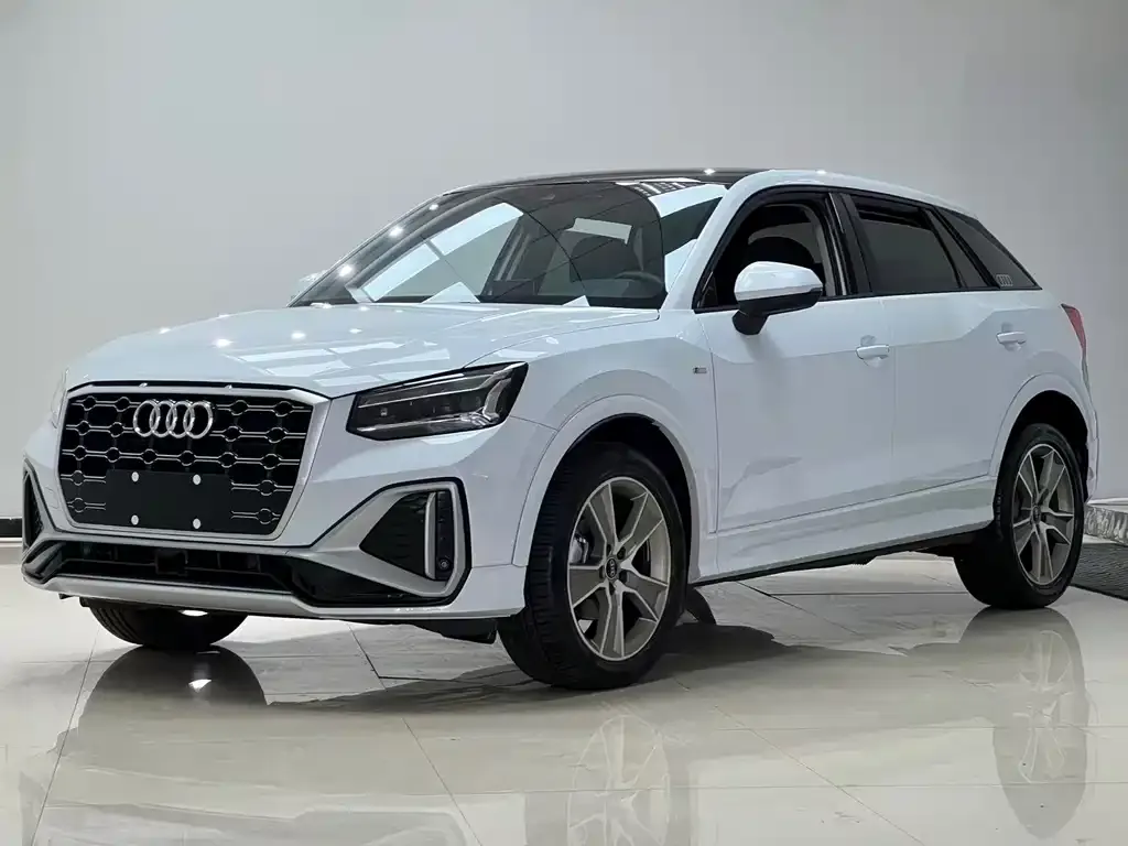 Audi Q2L — фото 1