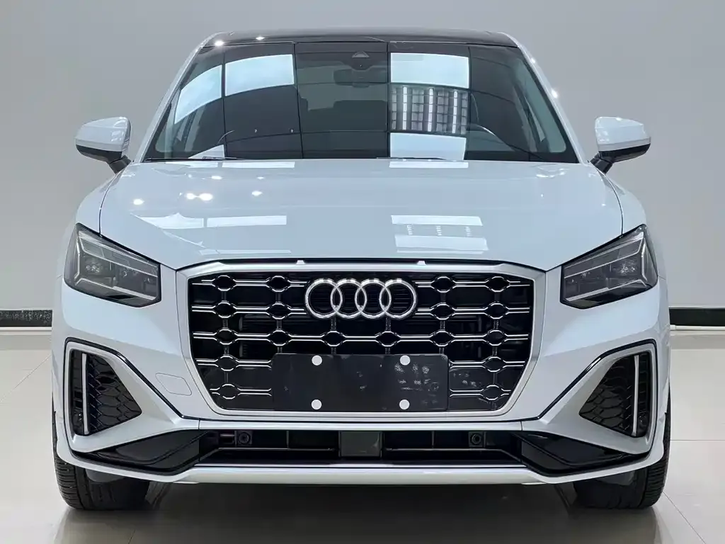 Audi Q2L — фото 8
