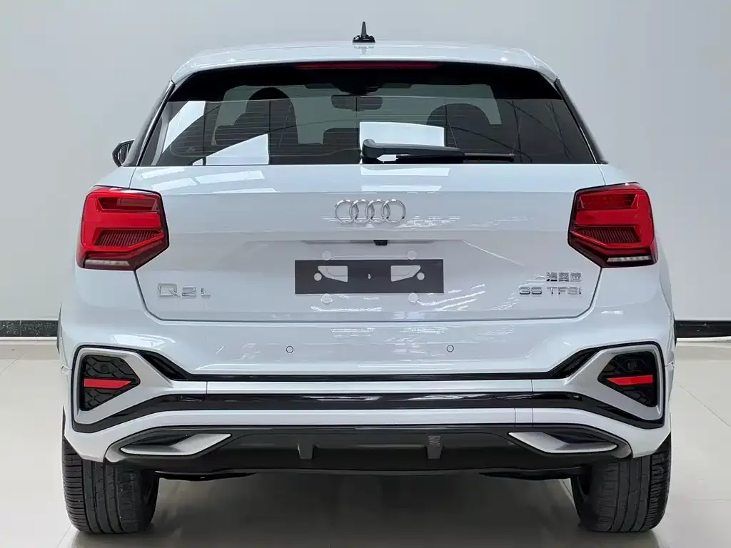 Audi Q2L — фото 2