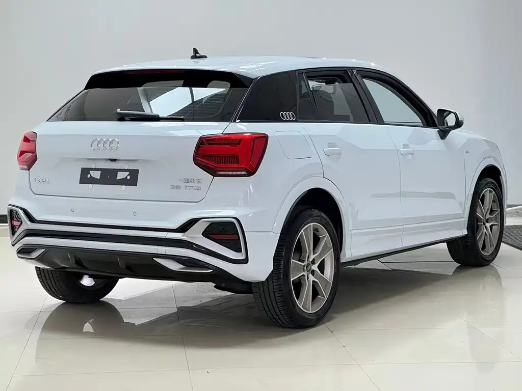 Audi Q2L — фото 3