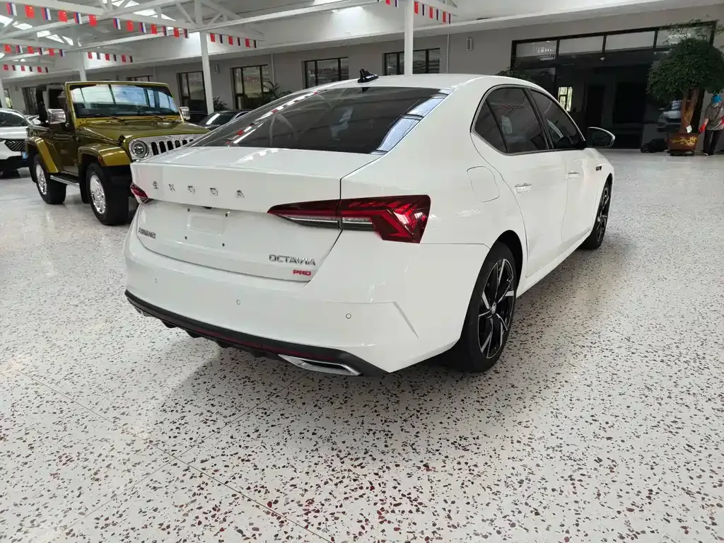 Skoda Octavia — фото 8