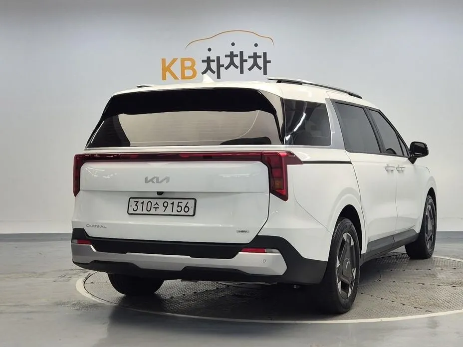 Kia Carnival — фото 10